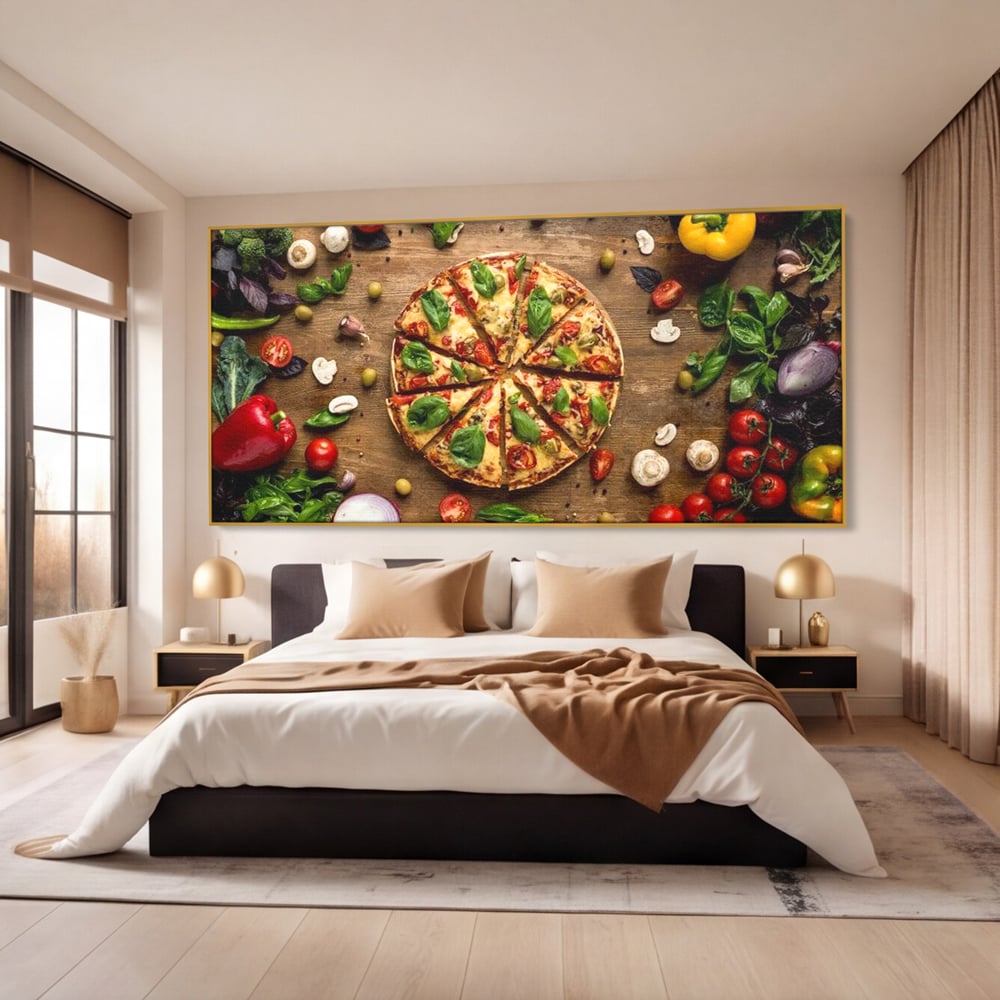 Tablou canvas cu tablou canvas cu pizza si legume, in rama de aluminiu auriu, pe perete intr-un dormitor